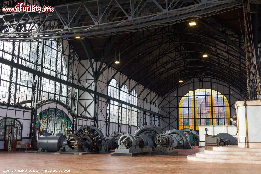 Immagine Sale dei macchinari all'ex miniera di carbone Zeche Zollern a Dortmund, Germania - © Mankinnovation / Shutterstock.com