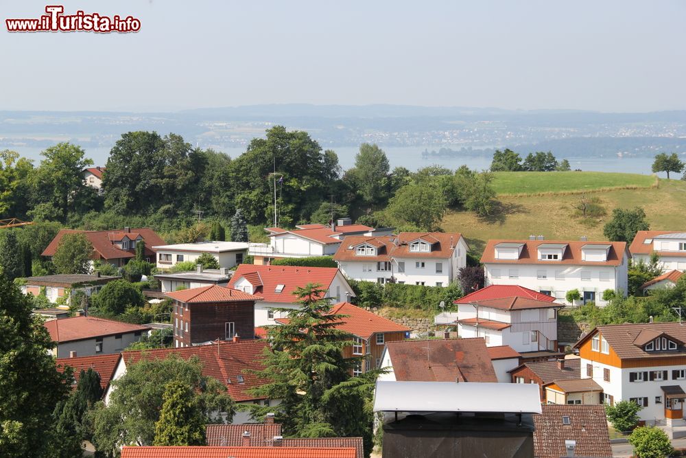 Immagine Salem nel Baden Wurtterberg e sullo sfondo il Lago di Costanza in Germania