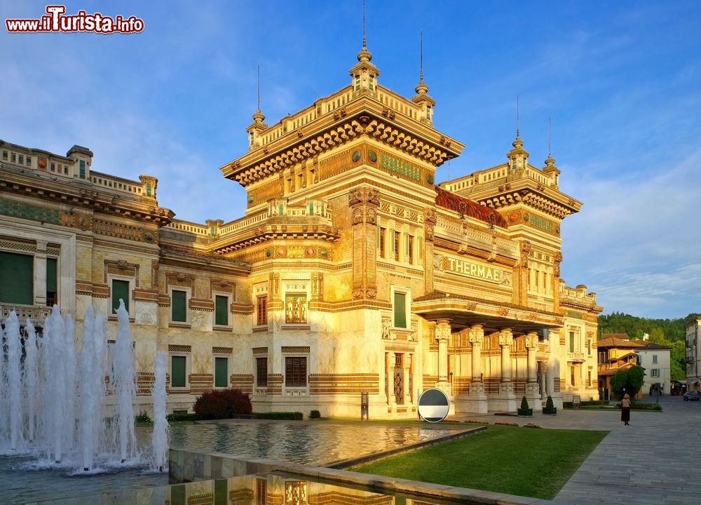 Immagine Salsomaggiore fotografata al tramonto: le storiche Terme