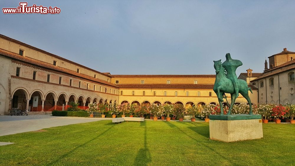 Immagine San Benedetto Po, uno dei chiostri del complesso abbaziale