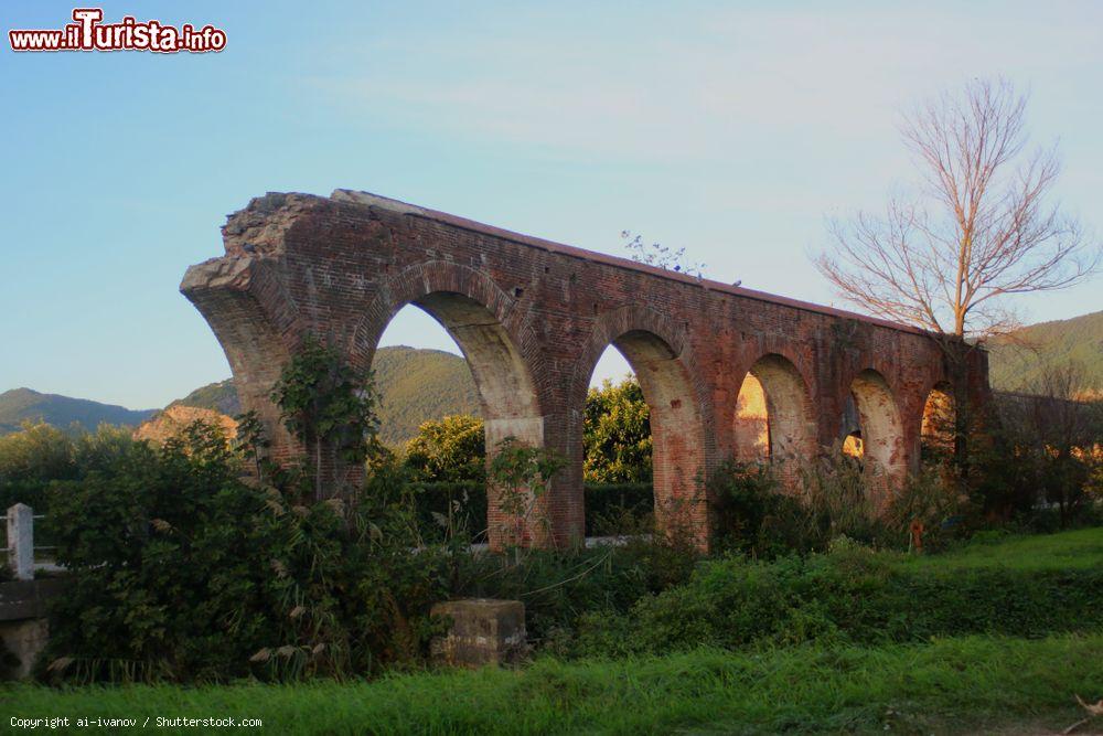 Immagine San Giuliano Terme, Toscana: le rovine dell'acquedotto medievale dei Medici - © ai-ivanov / Shutterstock.com