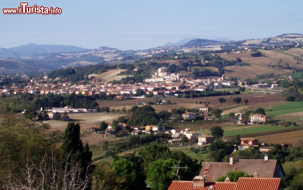 San Lorenzo In Campo Marche L Abbazia Benedettina Cosa Vedere
