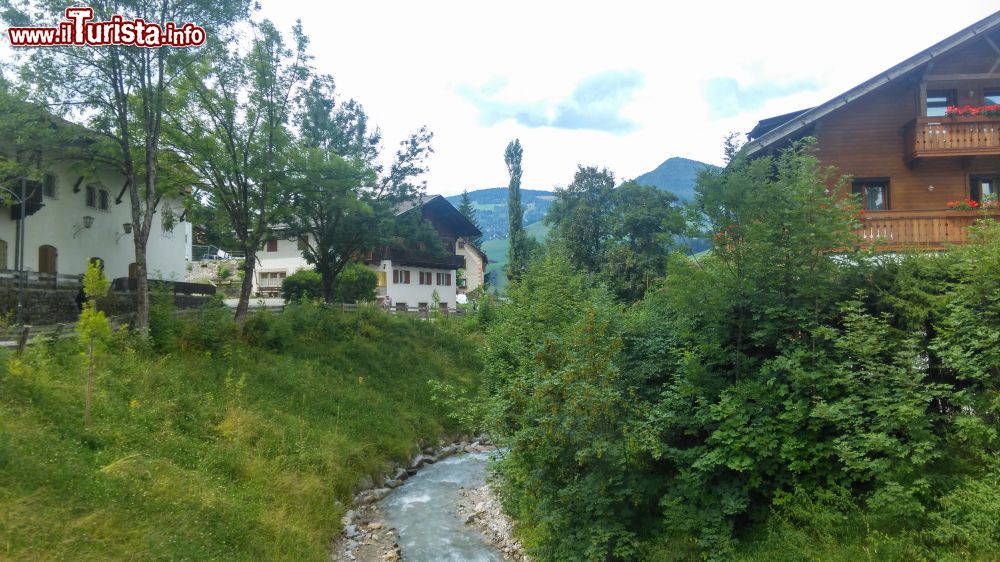 Immagine Panorama di San Vigilio di Marebbe, Trentino Alto Adige. Questa località si trova nella Val Mareo che confluisce nella Val Badia in Alto Adige.
