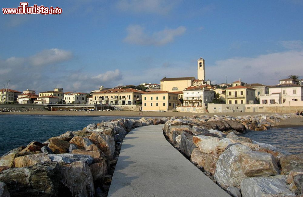 Immagine San Vincenzo, Livorno, il borgo costiero della Toscana - © Luca Aless - CC BY-SA 3.0, Wikipedia