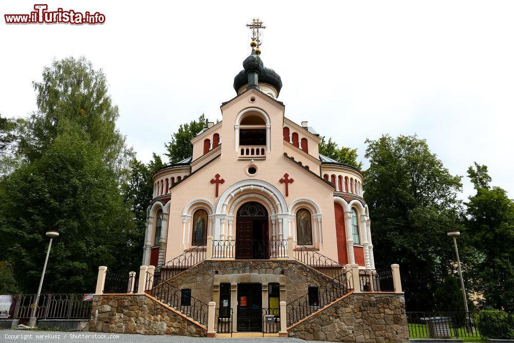 Immagine San Vladimiro, chiesa russo-ortodossa di Marianske Lazne (Repubblica Ceca). L'edificio religioso venne costruito per gli opsiti della cittadina termale nel primo XX° secolo - © marekusz / Shutterstock.com