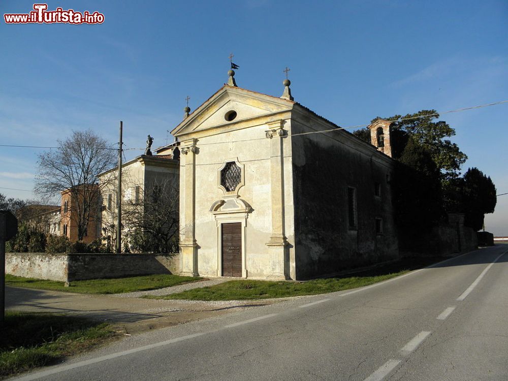 Immagine La Cappella di Sant'Anna fa parte del complesso di Villa Guastaverza Bottura a Ramedello  di Cerea - © Threecharlie, CC BY-SA 4.0, Wikipedia