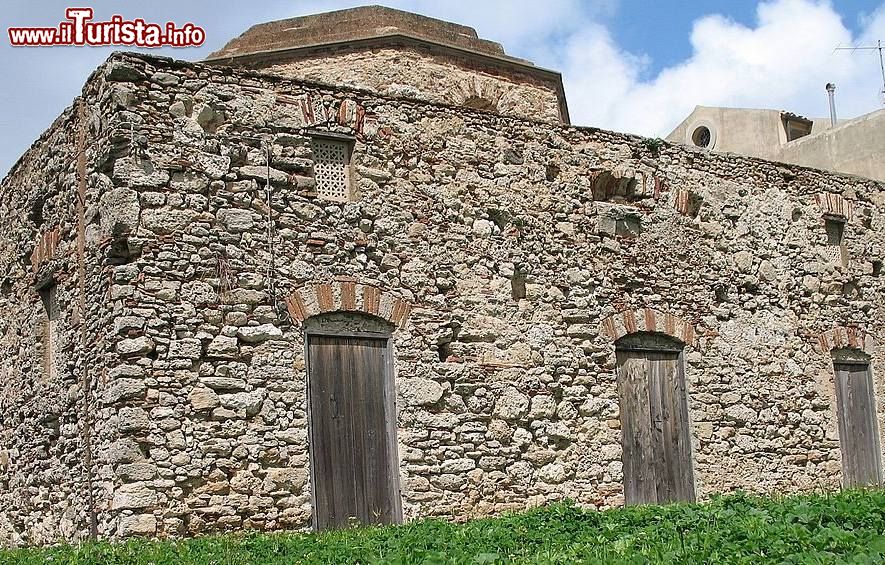 Immagine Santa Maria dei Cerei, la storica chiesa bizantina a Rometta, in Sicilia - © Pinodario - Pubblico dominio, Wikipedia