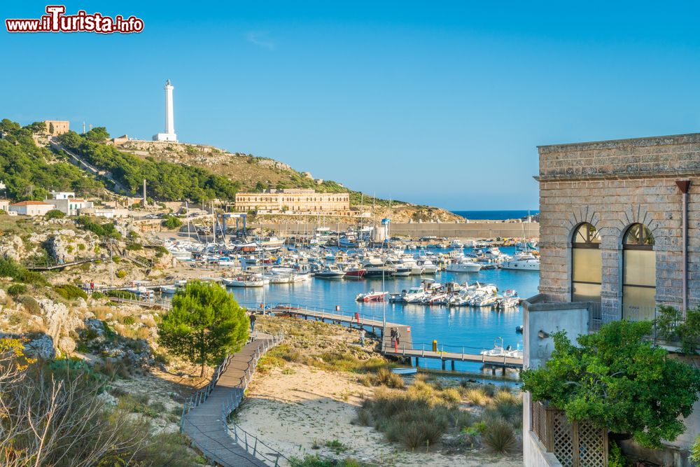 Immagine Santa Maria di Leuca, Puglia: il faro e la marina.