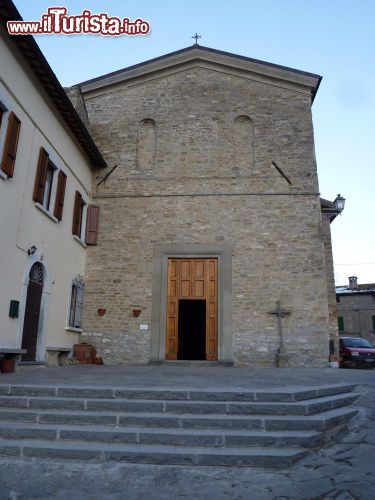 Immagine Santa Maria in Girone, una delle chiese di Portico di Romagna - © Zitumassin - CC BY 3.0 - Wikimedia Commons.