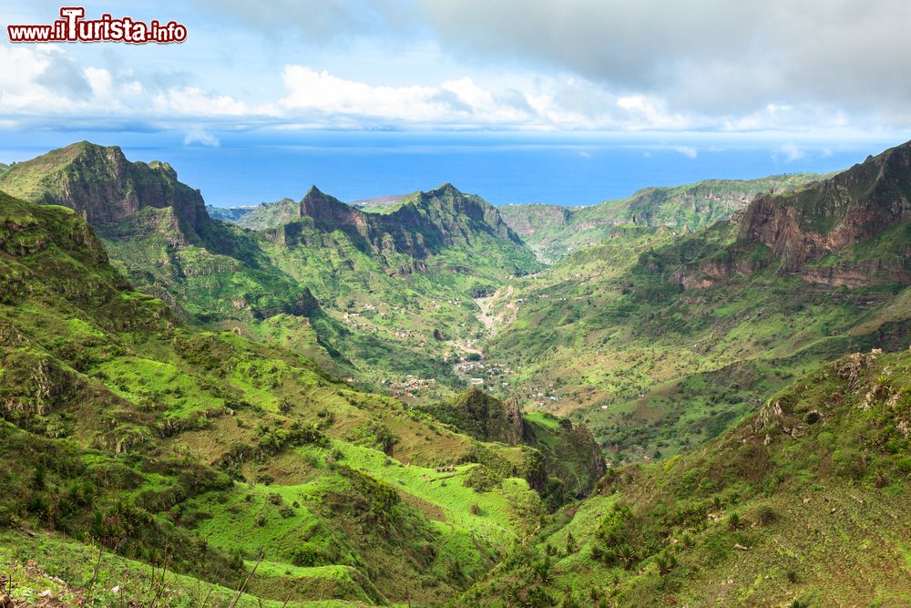 Immagine Le cime della Serra da Malagueta sull'isola di Santiago sono parte del Parco Natural de Serra da Malagueta a Capo Verde.