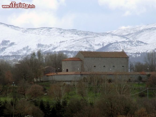 Immagine Una vista invernale del santuario campestre di Sa Itria a Gavoi in Sardegna - © m/m - GFDL - Wikimedia Commons.