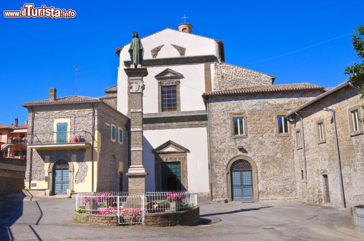 Immagine Santuario della Madonna delle Grazie a Montefiascone, Lazio. Questo complesso religioso sorge nell'abitato di Montefiascone, nelle vicinanze della basilicia di San Flaviano. Le prime notizie che parlano del santuario risalgono al 1333 - © Mi.Ti. / Shutterstock.com