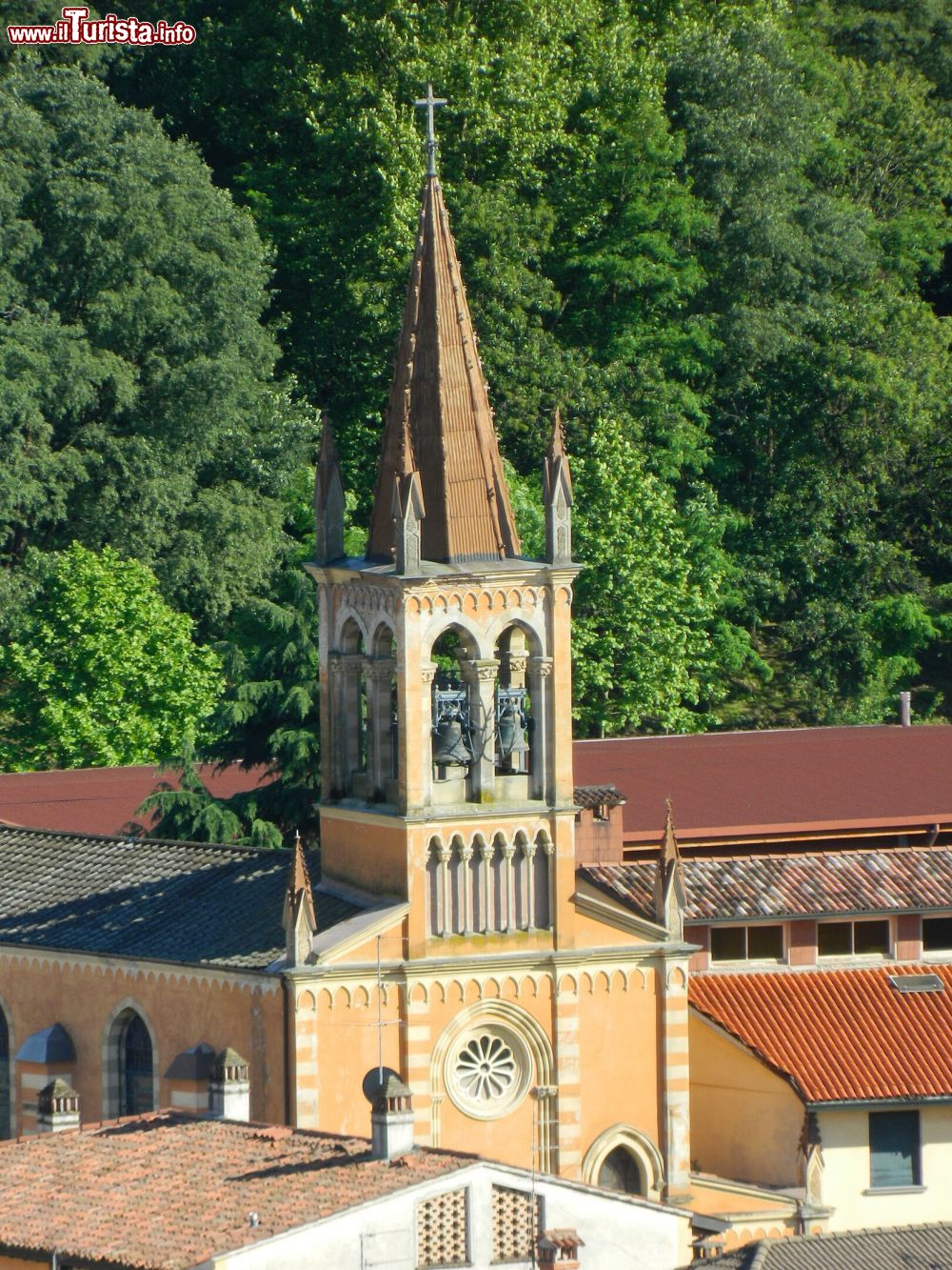 Immagine Il Santuario della Madonna di Lourdes, nel centro storico di Palazzolo sull'Oglio  - © Lukidd / Wikipedia