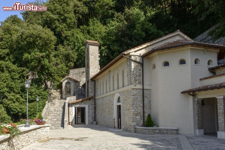 Immagine Santuario di San Francesco a Greccio, uno dei luoghi di pellegrinaggio nel Lazio - © hal pand / Shutterstock.com