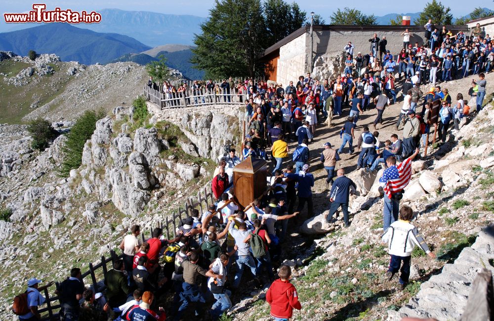 Immagine Sanza, luglio 2018: i pellegrini sul Monte Cervati per la Processione della Madonna delle Nevi