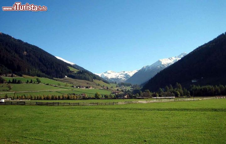 Immagine Sarntal, la Val Sarentino, vista da nord in Alto Adige