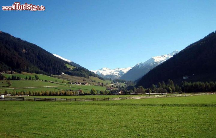 Immagine Sarntal, la Val Sarentino, vista da nord in Alto Adige