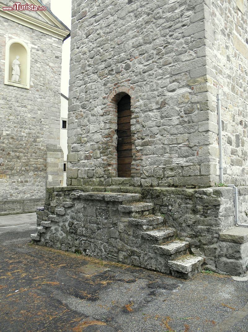 Immagine scaletta di accesso al campanile della Chiesa di Santa Giustina a Teolo - ©  Threecharlie - CC BY-SA 4.0, Wikipedia