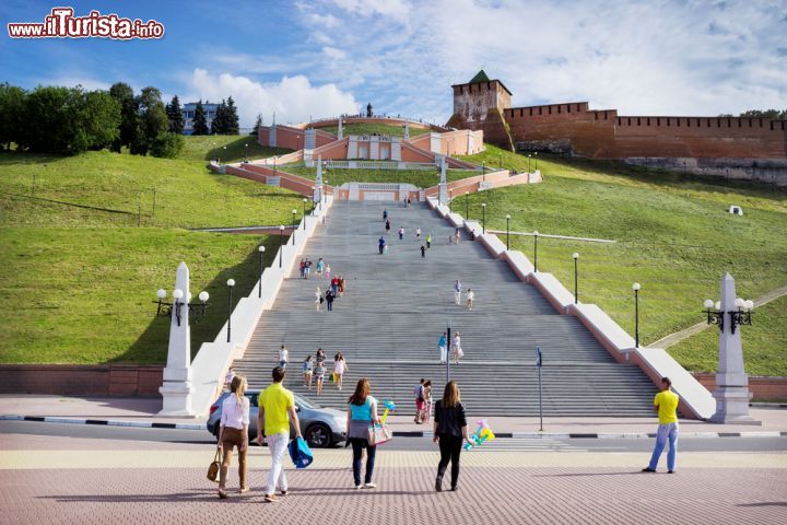 Immagine La celebre scalinata di Chkalov a Nizhny Novgorod è composta da 560 gradini ed è alta il triplo rispetto alla famosa scalinata di Odessa che compare nel film della "Corazzata Potemkin" - foto © Sever180 / Shutterstock.com