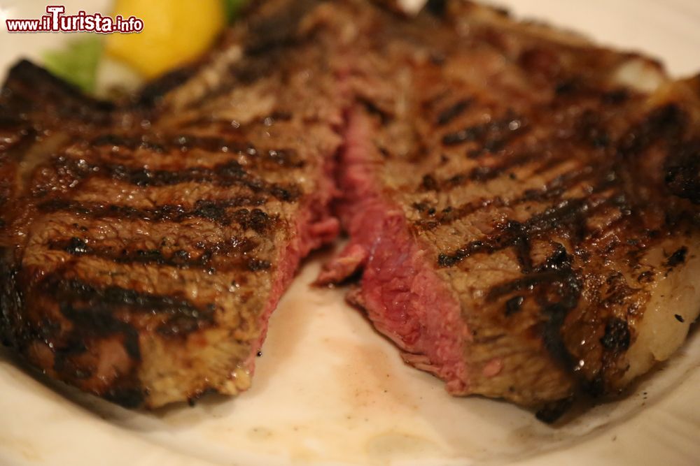 Immagine Scarperia, Toscana: la Sagra del fritto misto, tortello e carne alla brace