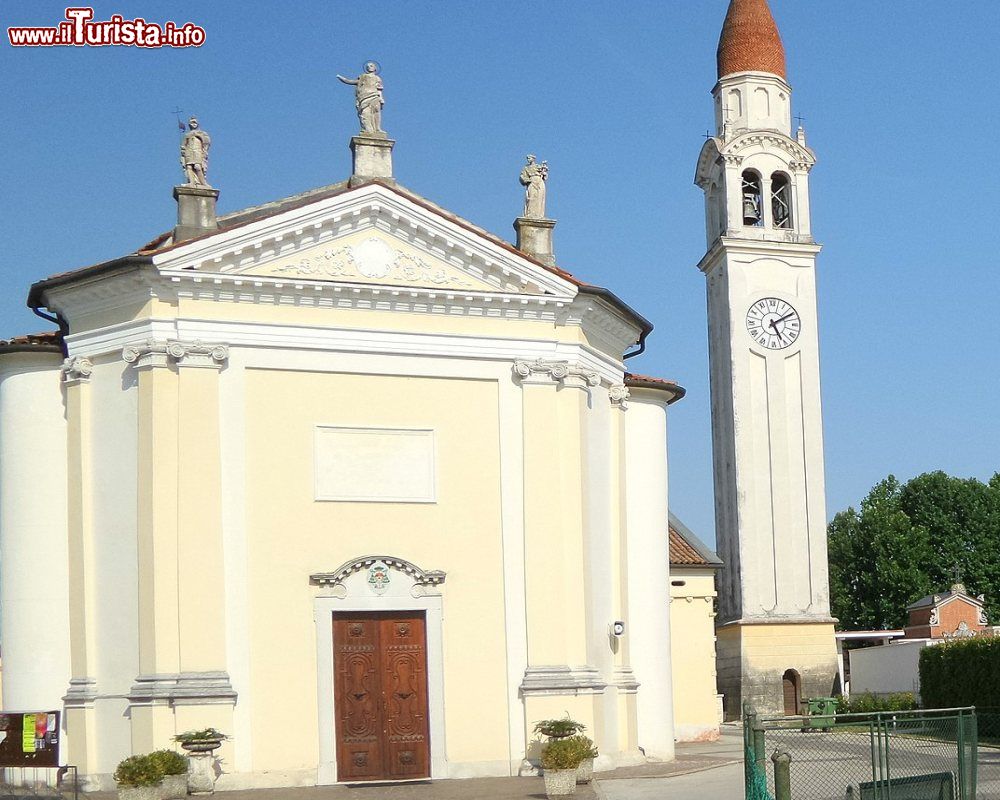 Immagine Schiavon, Veneto: la Chiesa parrocchiale - © Pottercomuneo, CC BY-SA 4.0, Wikipedia