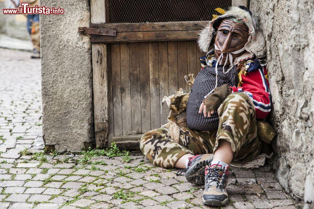 Immagine Schignano, Lombardia: una maschera per le strade di una frazione del Comune - © Restuccia Giancarlo / Shutterstock.com