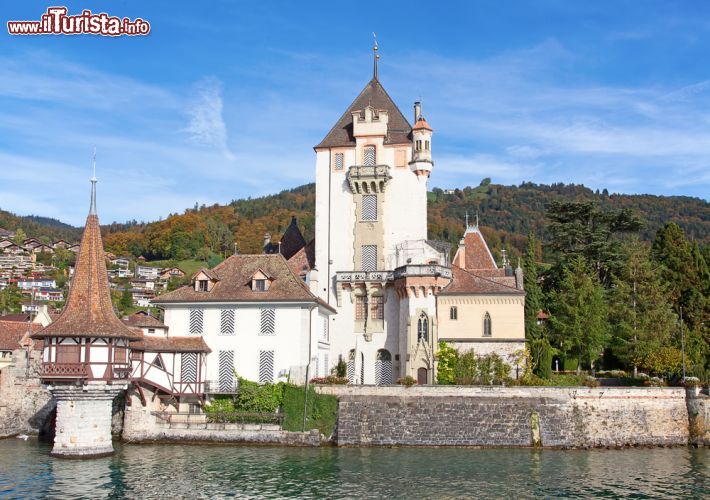 Immagine Lo Schloss Oberhofen, il castello dell'omonima cittadina svizzera, è stato trasformato in museo nel 1954 - © 181120754 / Shutterstock.com