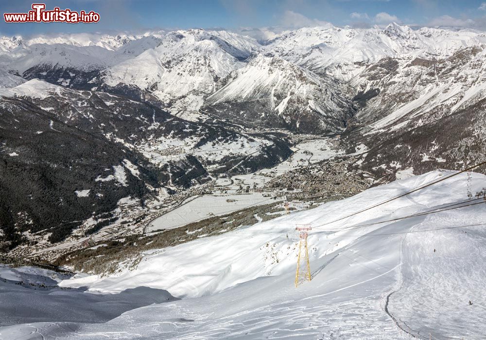 Immagine Sciare a Bormio 2000, la discesa ripida verso la città: il tratto più spettacolare è quello della pista Stelvio