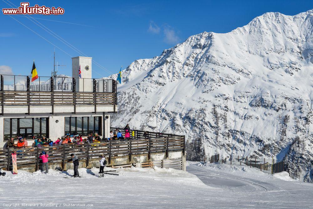 Immagine Sciare sulle piste di La Thuile in Valle d'Aosta - © Alexandre Rotenberg / Shutterstock.com