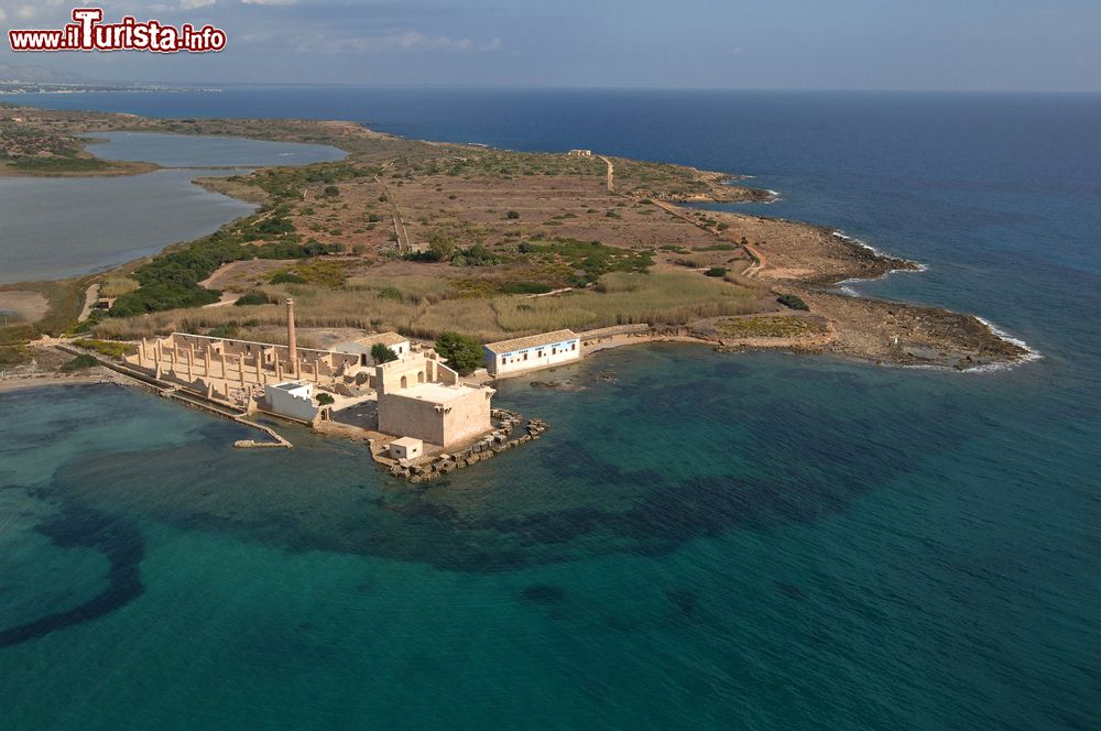 Immagine Scorcio aereo della costa della Riserva di Vendicari in Sicilia