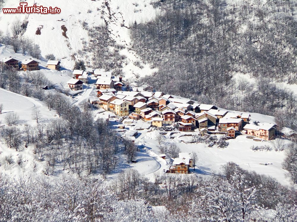Immagine Uno scorcio dall'alto del villaggio di Saint-Martin-de-Belleville in inverno, Francia. Dal 2016 questa località è stata unita con il territorio di Villarlurin per formare il nuovo Comune di Les Belleville.
