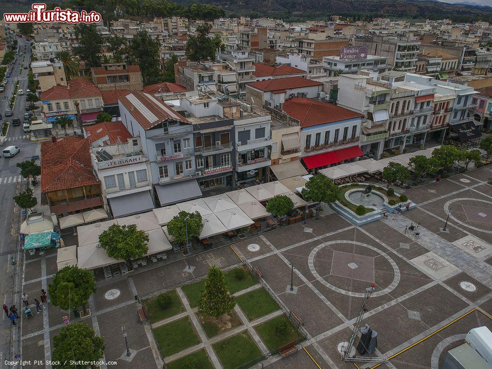 Immagine Scorcio dall'alto della città di Sparta, Peloponneso (Grecia). Siamo nel distretto periferico della Laconia, sulla destra del fiume Eurota - © Pit Stock / Shutterstock.com