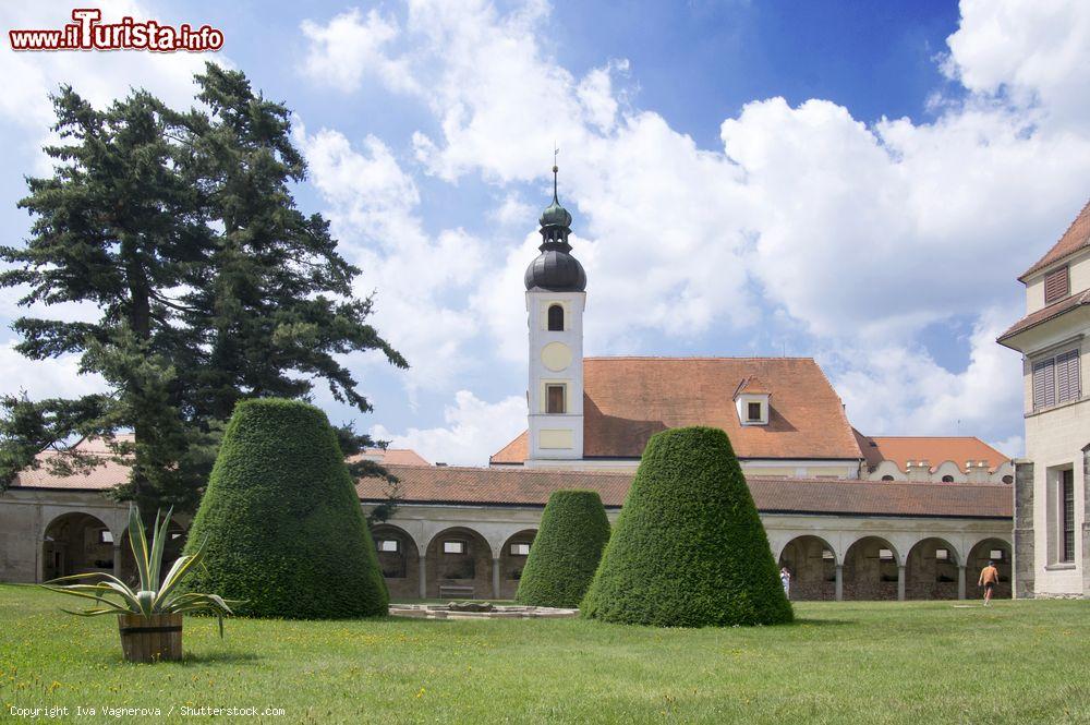 Immagine Uno scorcio dei giardini del castello di Telc, Repubblica Ceca - © Iva Vagnerova / Shutterstock.com