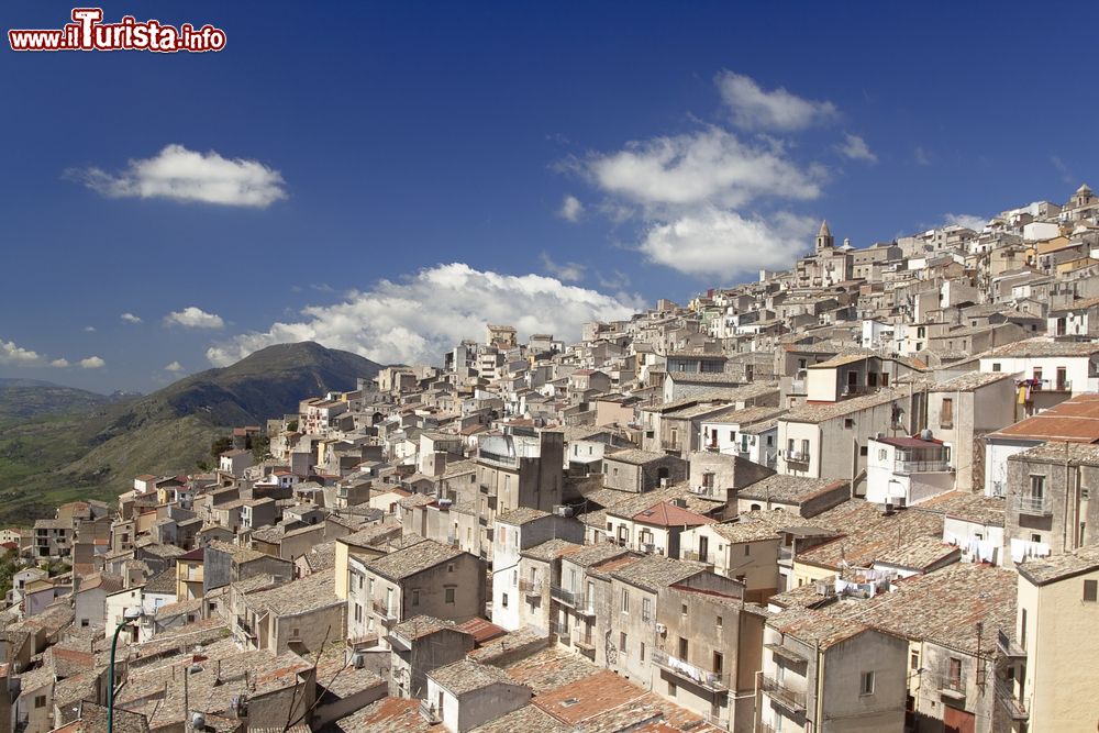 Immagine Uno scorcio del borgo di Prizzi, piccola località sulle colline in provincia di Palermo (Sicilia).