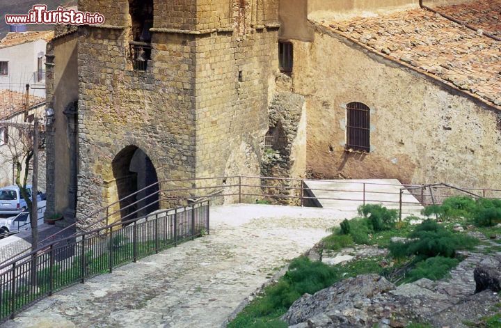 Immagine Scorcio della Chiesa Madre del Borgo di San Mauro Castelverde in Sicilia - © Pecold / Shutterstock.com
