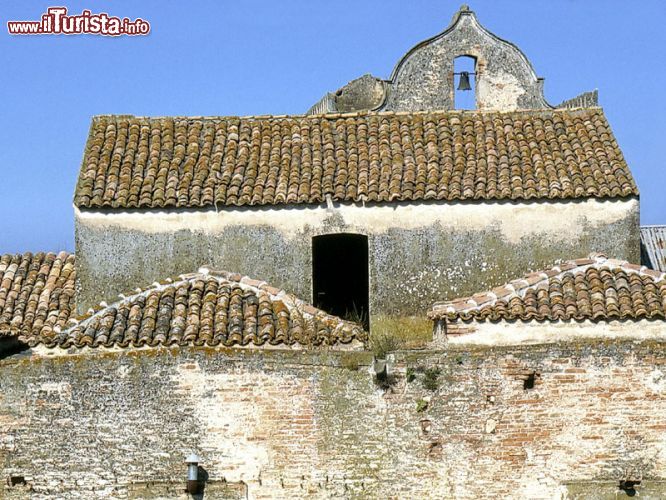 Immagine Uno scorcio del centro di Scanzano Jonico, provincia di Matera, Basilicata. Dettagli architettonici nel cuore di questo pittoresco borgo lucano che vanta edifici storici e religiosi di grande pregio.