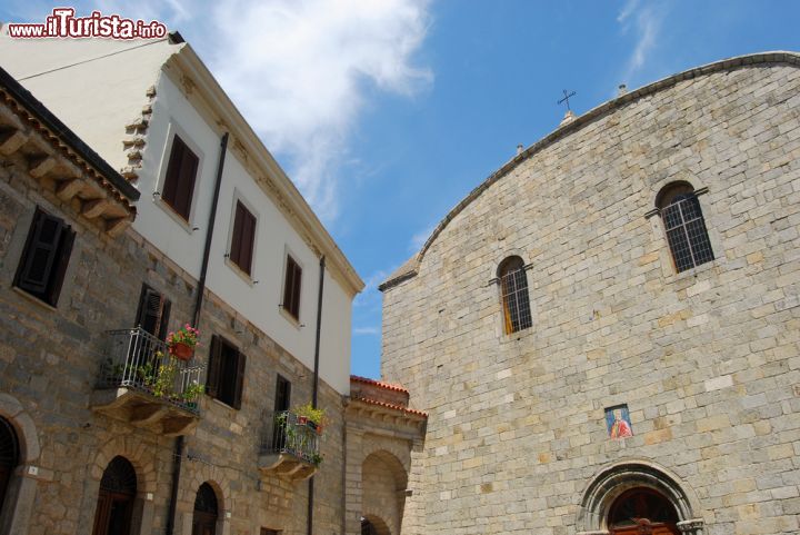 Immagine Scorcio del centro di Tempio Pausania, Sassari, Sardegna - © Franco Volpato / Shutterstock.com