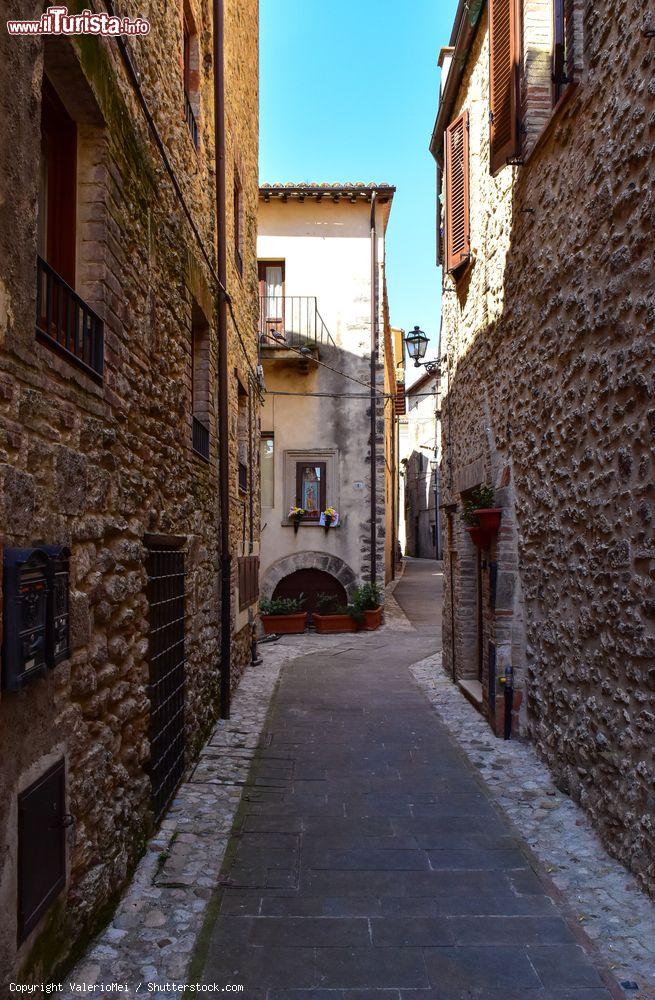 Immagine Scorcio del centro storico di Acquasparta in provincia di Terni, Umbria - © ValerioMei / Shutterstock.com