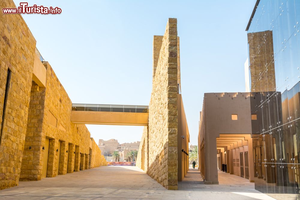 Immagine Scorcio del cortile interno di un edificio a Diriyah, Arabia Saudita.
