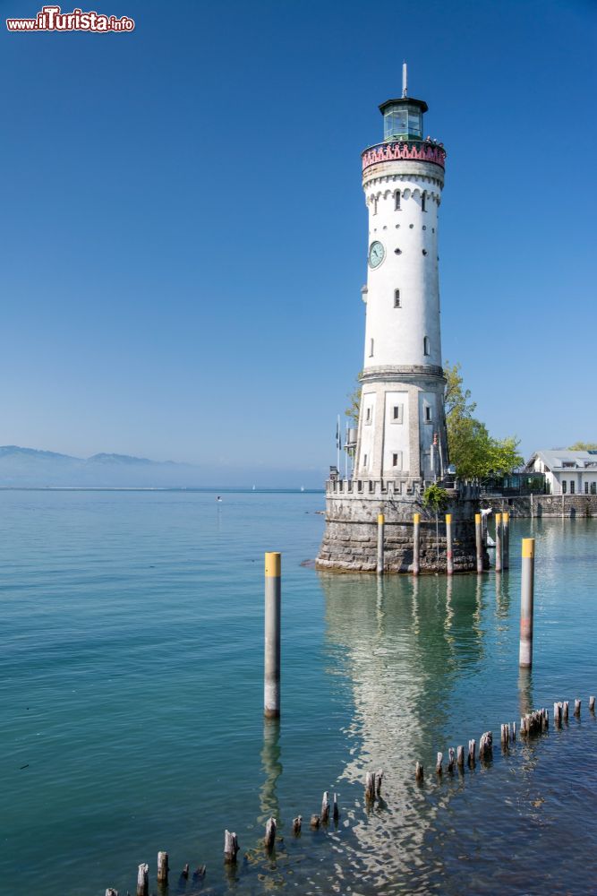 Immagine Scorcio del lago di Costanza con il faro di Lindau, Germania.