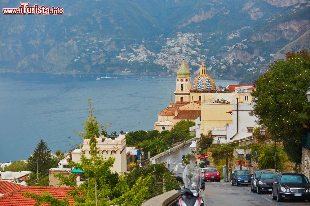 Immagine Uno scorcio del villaggio di Praiano un gioiello sulla Costiera Amalfitana in Campania