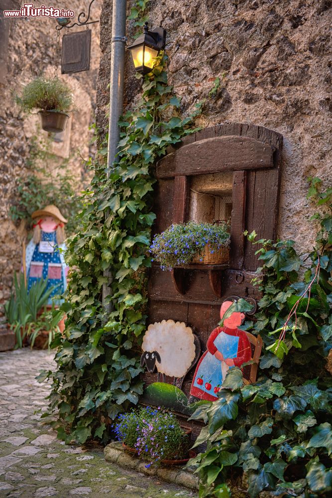 Immagine Uno scorcio del villaggio di Santo Stefano di Sessanio, L'Aquila, Abruzzo. Questo piccolo paesino della provincia de L'Aquila è un famoso borgo medievale.