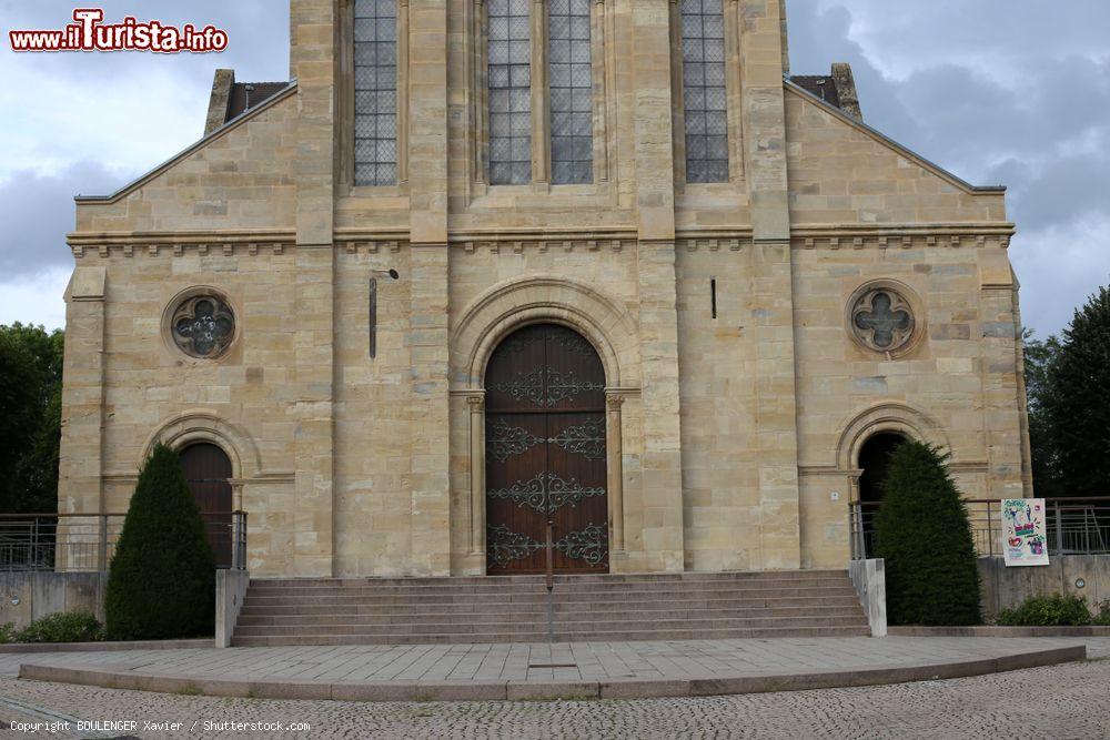 Immagine Scorcio della chiesa della cittadina di Altkircch, dipartimento dell'Alto Reno, Alsazia (Francia) - © BOULENGER Xavier / Shutterstock.com