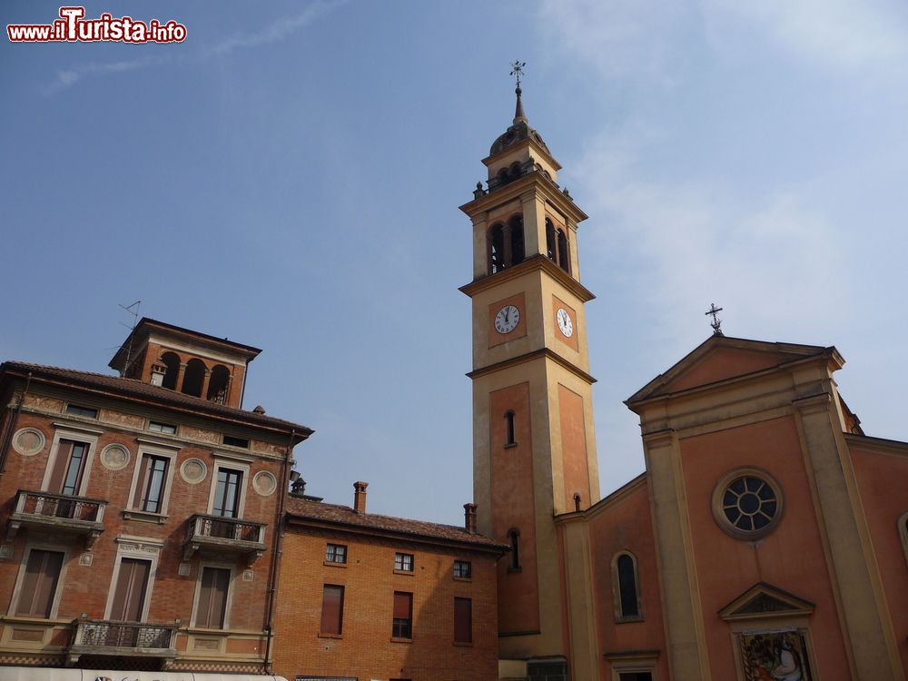 Immagine Scorcio della piazza principale di Carpaneto Piacentino, Emilia-Romagna