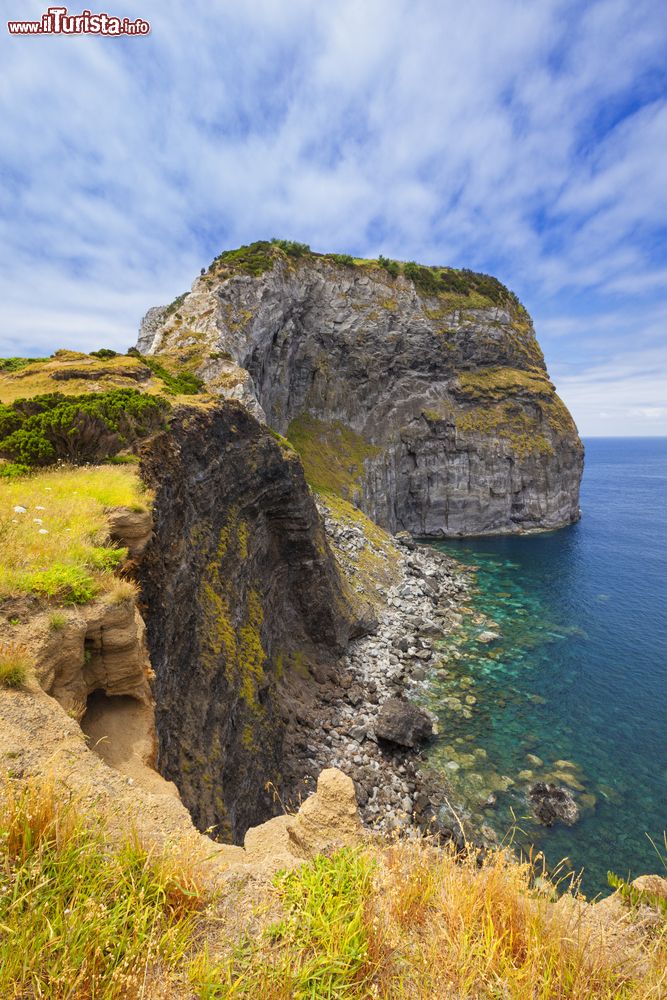 Immagine Uno scorcio della riserva naturale Castelo Branco sull'isola di Faial, Portogallo. E' il risultato di un'eruzione vulcanica avvenuta circa 30 mila anni fa.