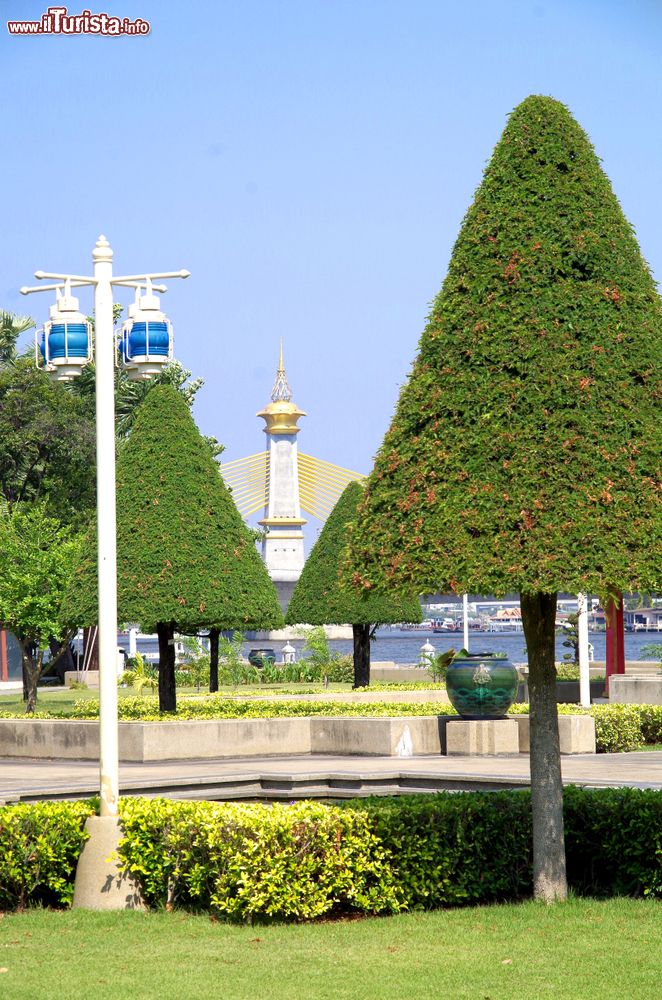 Immagine Uno scorcio dell'Utthayan Chalerm Kanchana Phisek Public Park nella provincia di Nonthaburi (Thailandia).