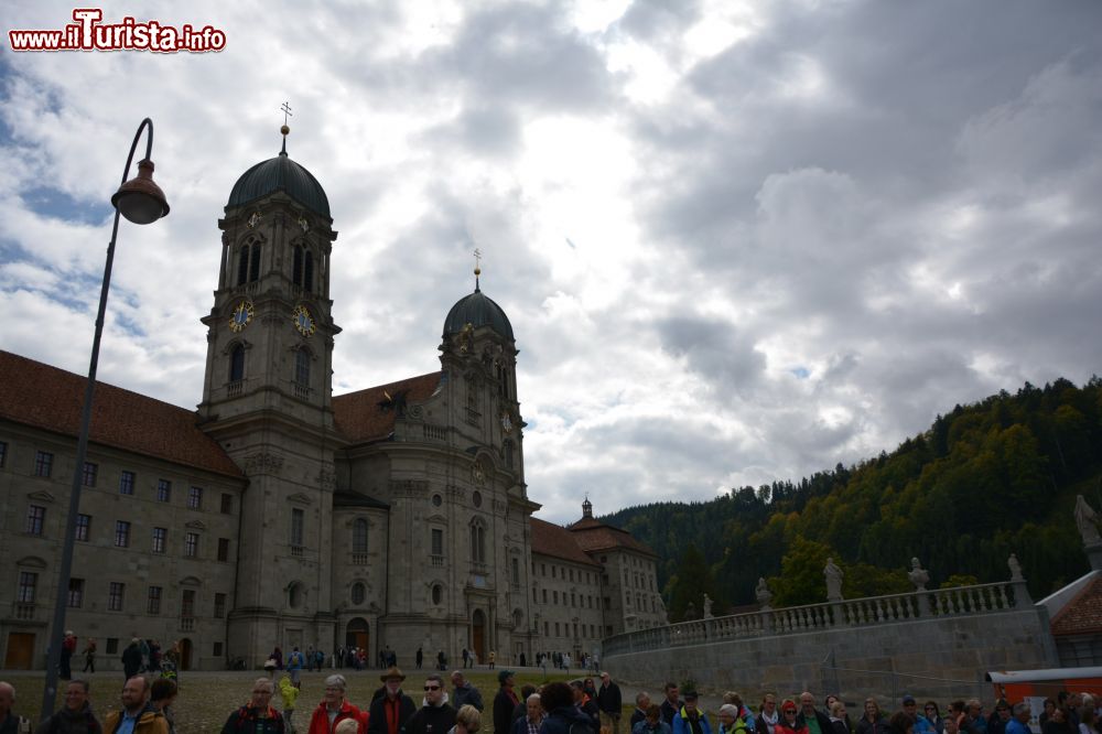 Immagine Uno scorcio di Einsiedeln, cittadina del Canton Svitto, Svizzera, con l'abbazia territoriale, sede della chiesa cattolica.