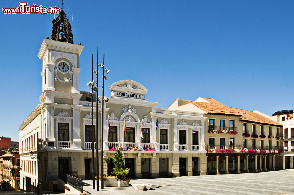 Immagine Uno scorcio di Guadalajara, graziosa cittadina della Comunità Autonoma di Castiglia-La Mancia. Siamo nel centro della penisola iberica, nella valle del fiume Henares.