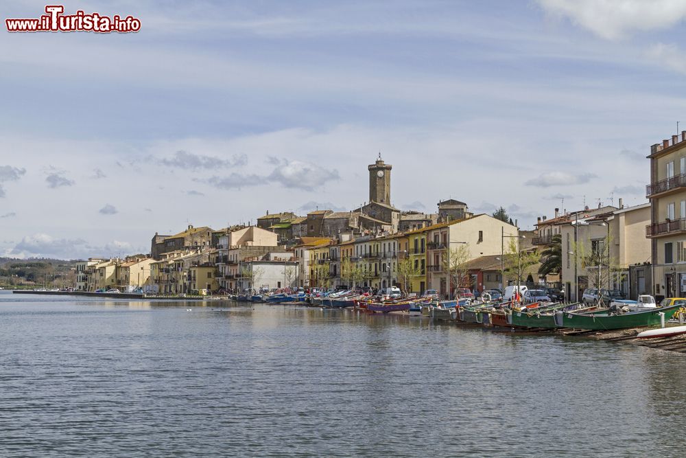 Immagine Scorcio di Marta affacciata sul lago di Bolsena nel Lazio