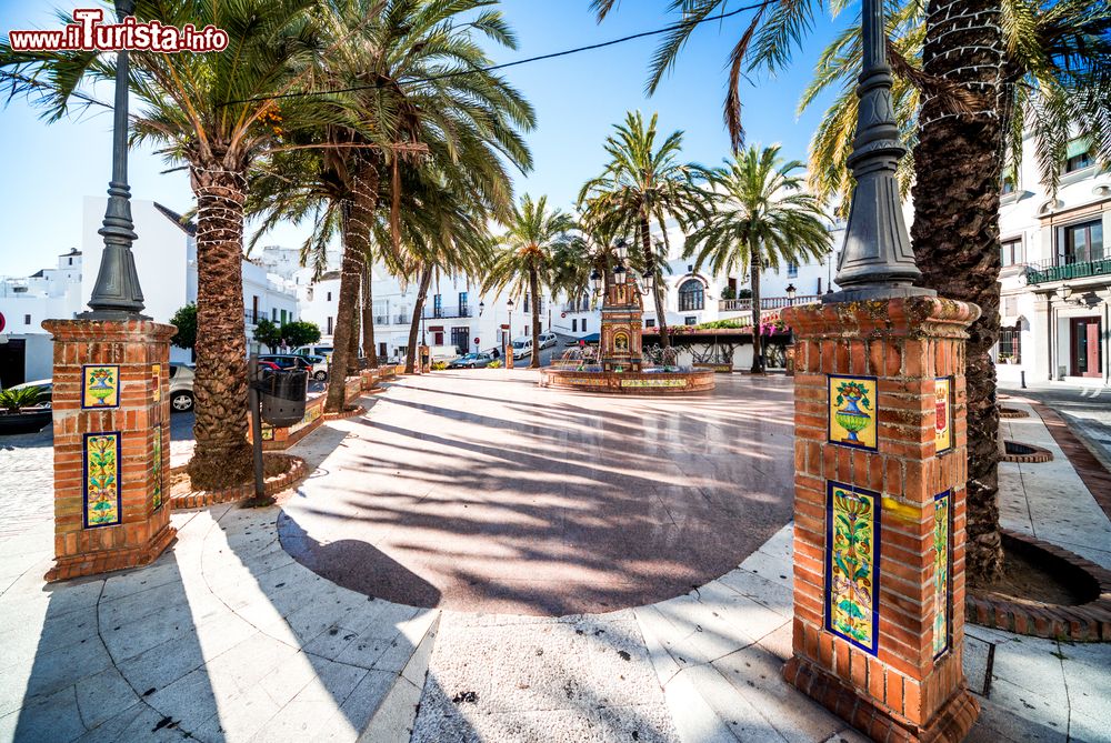 Immagine Uno scorcio di Plaza de Espana a Vejer de la Frontera, Andalusia, Spagna.